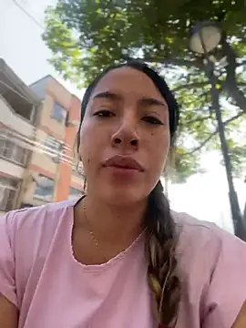 Snapshot of daniela_henao chatting on May 22, 3:06 pm daniela henao online show from May 22, 3:06 pm