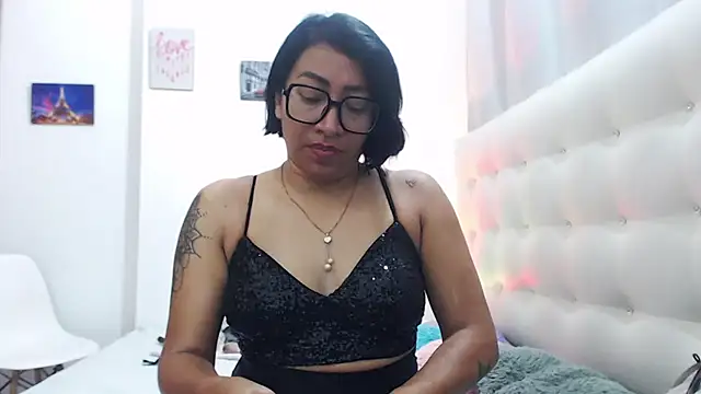 hornywife  online show from September 19, 7:25 pm