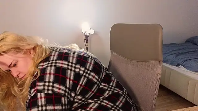 EllsaJean  online show from April 19, 1:16 am