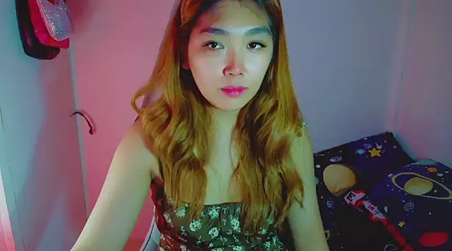 TR4NSCUTI3 online show from December 14, 8:18 pm