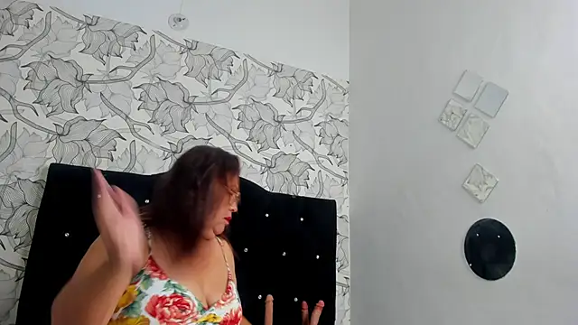 Keira Lennox online show from December 22, 11:40 am