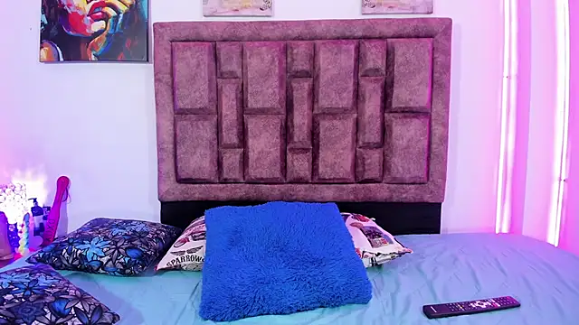 Snapshot of NaughtyAnaa chatting on October 24, 3:41 pm NaughtyAnaa online show from October 24, 3:41 pm