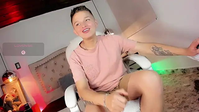 Snapshot of Tim_wolf chatting on November 29, 9:29 pm Tim wolf online show from November 29, 9:29 pm