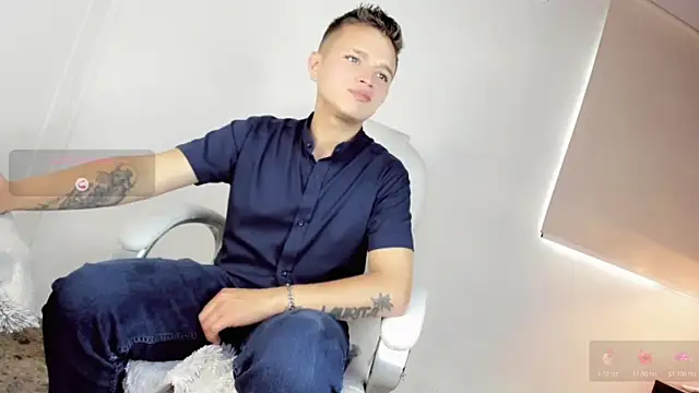 Snapshot of Tim_wolf chatting on December 3, 8:40 pm Tim wolf online show from December 3, 8:40 pm