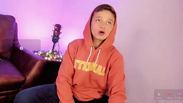 Snapshot of Tim_wolf chatting on December 22, 8:17 pm Tim wolf online show from December 22, 8:17 pm