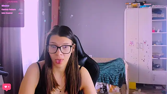 MollyLollipop online show from March 11, 7:25 am