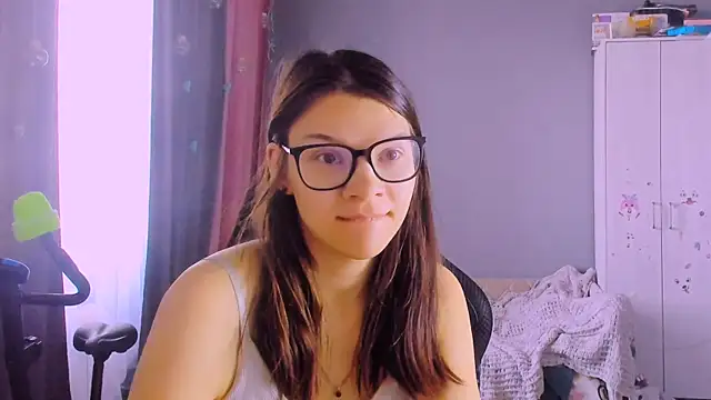 MollyLollipop online show from April 7, 8:15 am