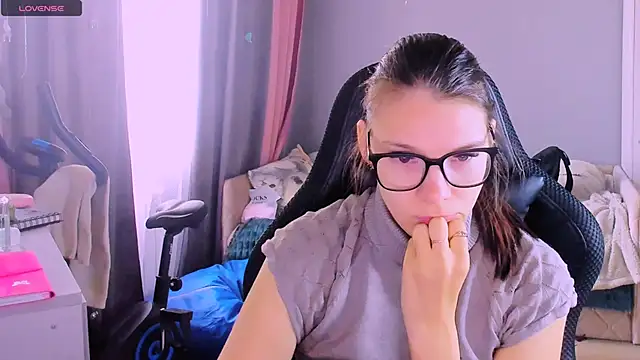 MollyLollipop online show from April 27, 3:04 am