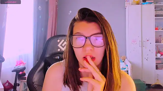 MollyLollipop online show from June 3, 3:31 am