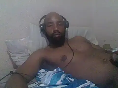 Snapshot of KAYBEEDEFREAK chatting on February 1, 8:37 pm KAYBEEDEFREAK online show from February 1, 8:37 pm