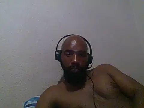 Snapshot of KAYBEEDEFREAK chatting on February 9, 8:24 pm KAYBEEDEFREAK online show from February 9, 8:24 pm