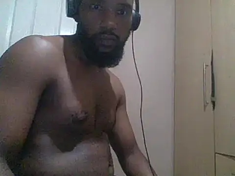 Snapshot of KAYBEEDEFREAK chatting on February 14, 8:26 pm KAYBEEDEFREAK online show from February 14, 8:26 pm
