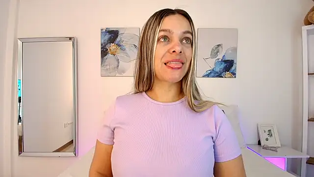 Snapshot of Isabella_Harley chatting on April 28, 1:16 pm Isabella Harley online show from April 28, 1:16 pm