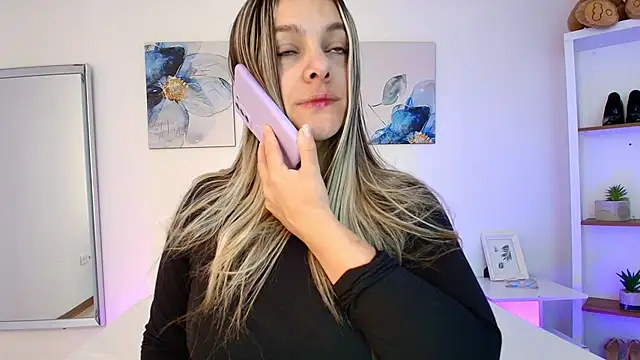 Snapshot of Isabella_Harley chatting on April 29, 1:26 pm Isabella Harley online show from April 29, 1:26 pm