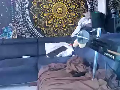 Snapshot of slankecrosdresser chatting on February 18, 8:49 am slankecrosdresser online show from February 18, 8:49 am