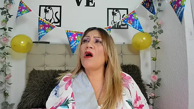 Snapshot of yayita_mature chatting on June 10, 3:11 pm yayita mature online show from June 10, 3:11 pm