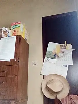 Snapshot of White_rabbit_ chatting on January 21, 2:37 pm White rabbit  online show from January 21, 2:37 pm