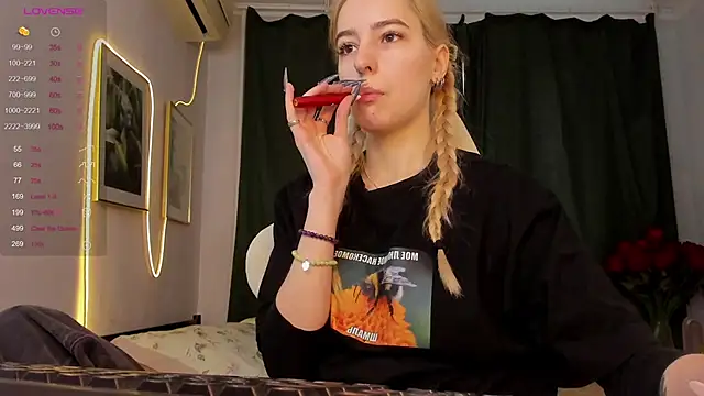 Fire moth online show from May 23, 5:56 am