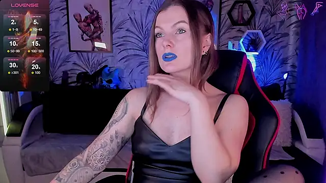 Snapshot of Devi_Evi chatting on February 8, 8:18 am Devi Evi online show from February 8, 8:18 am