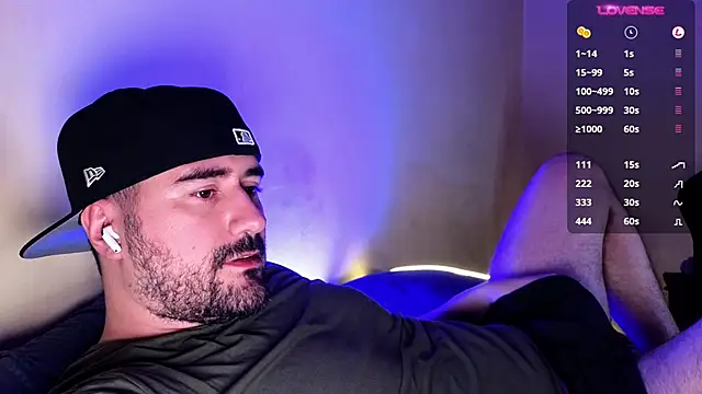 Snapshot of DominantTheo chatting on December 23, 2:35 am DominantTheo online show from December 23, 2:35 am