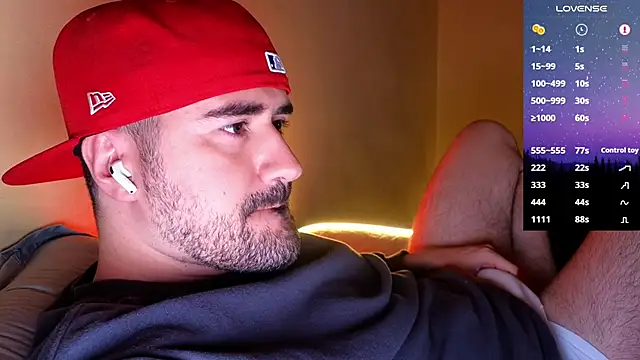 Snapshot of DominantTheo chatting on November 11, 3:50 am DominantTheo online show from November 11, 3:50 am