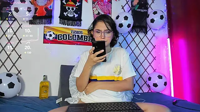 Snapshot of Alice_jacobs1 chatting on July 4, 1:34 am Alice jacobs1 online show from July 4, 1:34 am