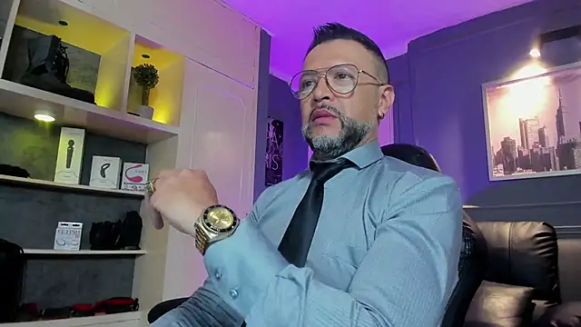 Snapshot of MrFrank_tattoo chatting on February 16, 10:33 am MrFrank tattoo online show from February 16, 10:33 am