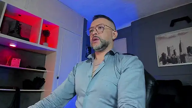 Snapshot of MrFrank_tattoo chatting on February 25, 10:36 am MrFrank tattoo online show from February 25, 10:36 am