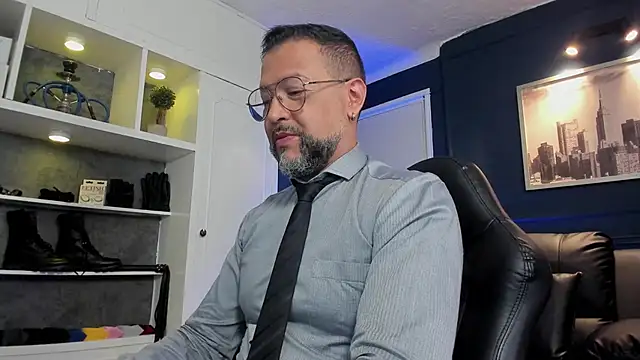 Snapshot of MrFrank_tattoo chatting on June 4, 1:39 pm MrFrank tattoo online show from June 4, 1:39 pm