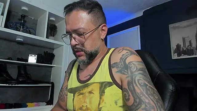 Snapshot of MrFrank_tattoo chatting on June 23, 1:14 am MrFrank tattoo online show from June 23, 1:14 am