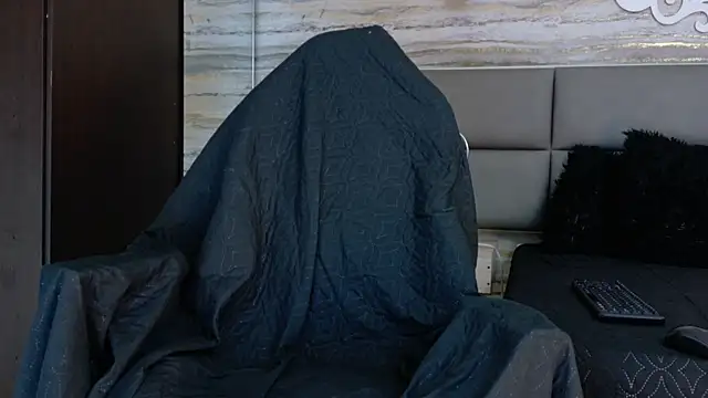 Snapshot of oliver__brown chatting on July 25, 9:23 pm oliver brown online show from July 25, 9:23 pm