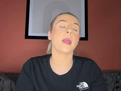 Strongqueen online show from December 18, 5:31 pm