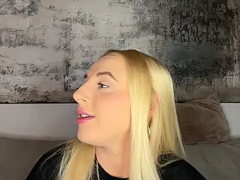 Strongqueen online show from January 20, 7:25 pm