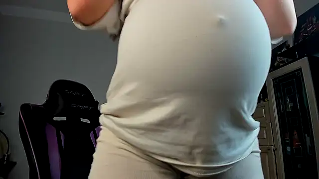 stella vestal online show from December 11, 4:07 am