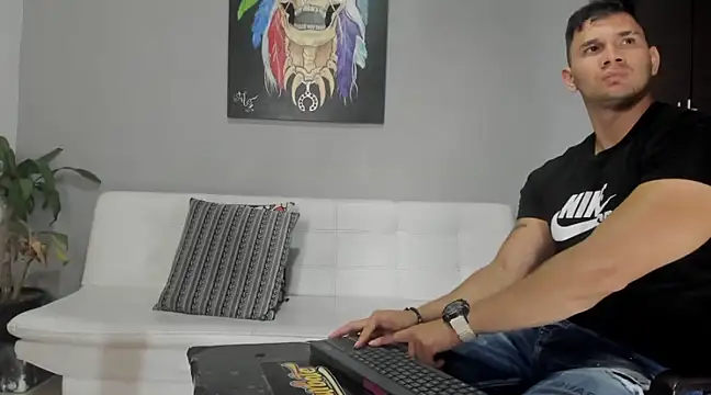 Snapshot of GendersonFit chatting on December 6, 8:40 pm GendersonFit online show from December 6, 8:40 pm