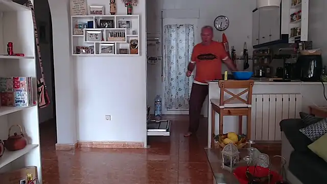 Snapshot of Nudelschwanz chatting on April 28, 4:34 pm Nudelschwanz online show from April 28, 4:34 pm
