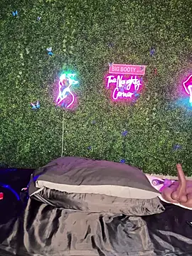 ThickAssRena online show from April 1, 1:41 pm