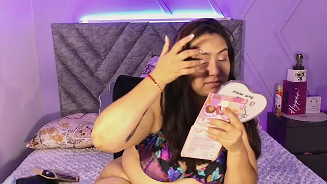 emmajohnss online show from November 22, 4:00 am