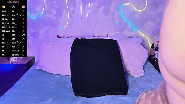 emmajohnss online show from February 25, 4:00 am