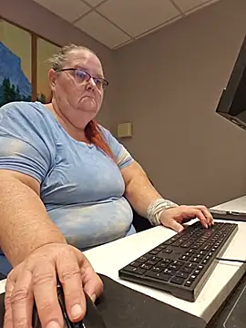 Snapshot of Hornybbw1978 chatting on July 10, 5:23 am Hornybbw1978 online show from July 10, 5:23 am