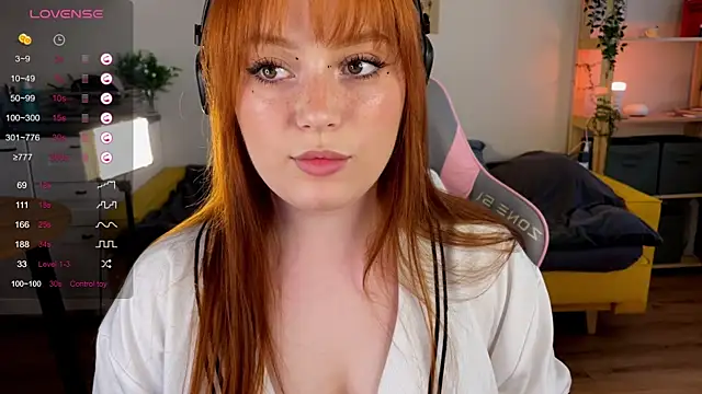 Snapshot of Sofy_Benson chatting on June 7, 1:48 pm Sofy Benson online show from June 7, 1:48 pm