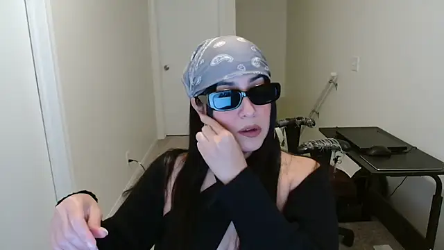 Sassy Latina online show from October 16, 3:29 am