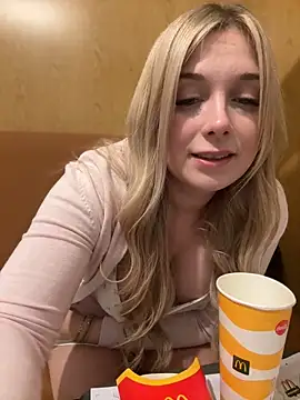 CherryAuroraa online show from February 26, 8:00 pm