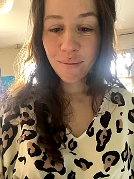 Snapshot of SuzieWanKenobi chatting on December 4, 11:41 am SuzieWanKenobi online show from December 4, 11:41 am
