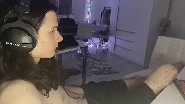 CandyChell online show from February 5, 2:54 pm