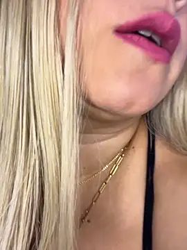 Snapshot of Melissa_Bianco chatting on May 3, 5:02 am Melissa Bianco online show from May 3, 5:02 am