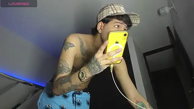 zack isaac777 online show from March 4, 9:00 pm