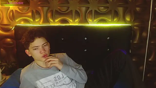 Snapshot of cruz_dante chatting on June 24, 7:24 pm cruz dante online show from June 24, 7:24 pm