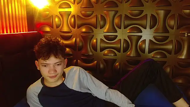 Snapshot of cruz_dante chatting on July 15, 7:30 pm cruz dante online show from July 15, 7:30 pm