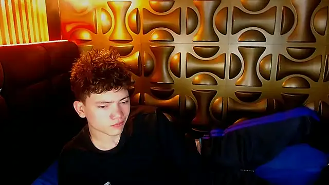 Snapshot of cruz_dante chatting on August 3, 7:28 pm cruz dante online show from August 3, 7:28 pm